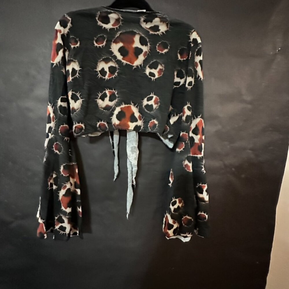 Cow Print Cotton Halter Bell Sleeve Size XL  Shirt Crop Top Punk Rock Festival - Picture 9 of 10